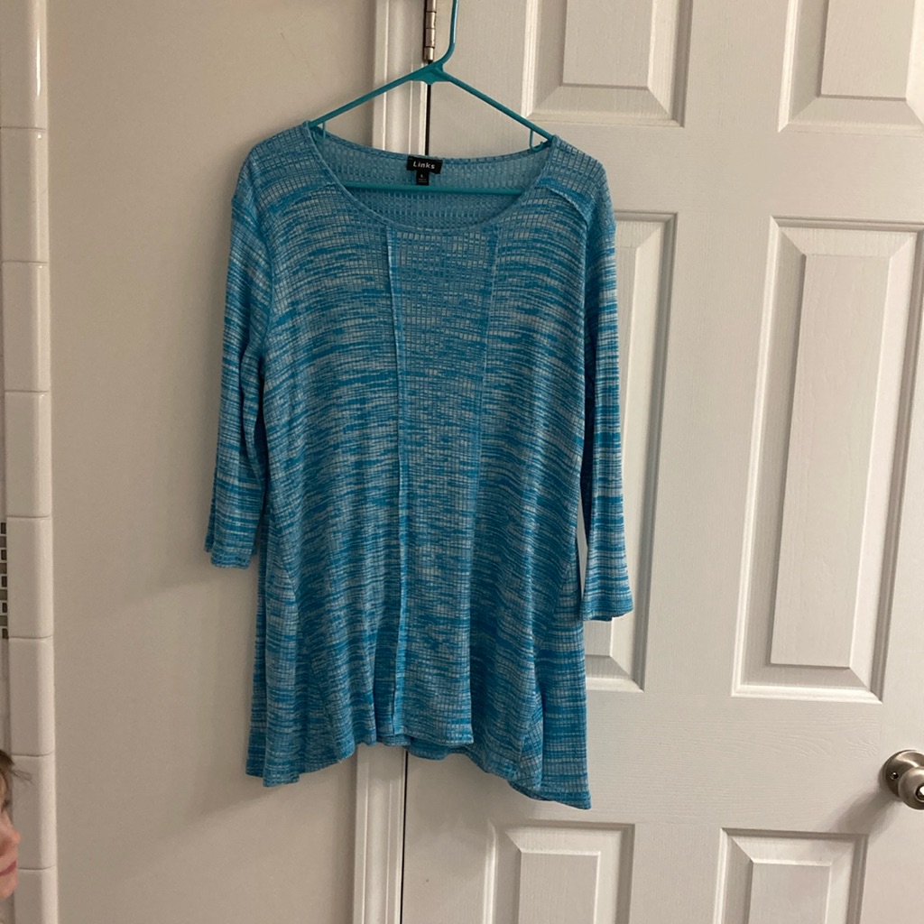 Spring Like New Three-Quarter Link Top Size Large, Worn And Washed Once